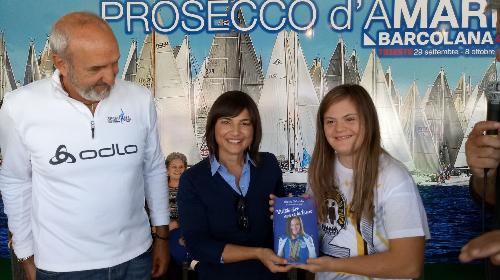 Debora Serracchiani (Presidente Regione Friuli Venezia Giulia) con Nicole Orlando (Atleta paralimpica) in visita allo stand dei vini "La Delizia" presso il Villaggio Barcolana - Trieste 07/10/2017